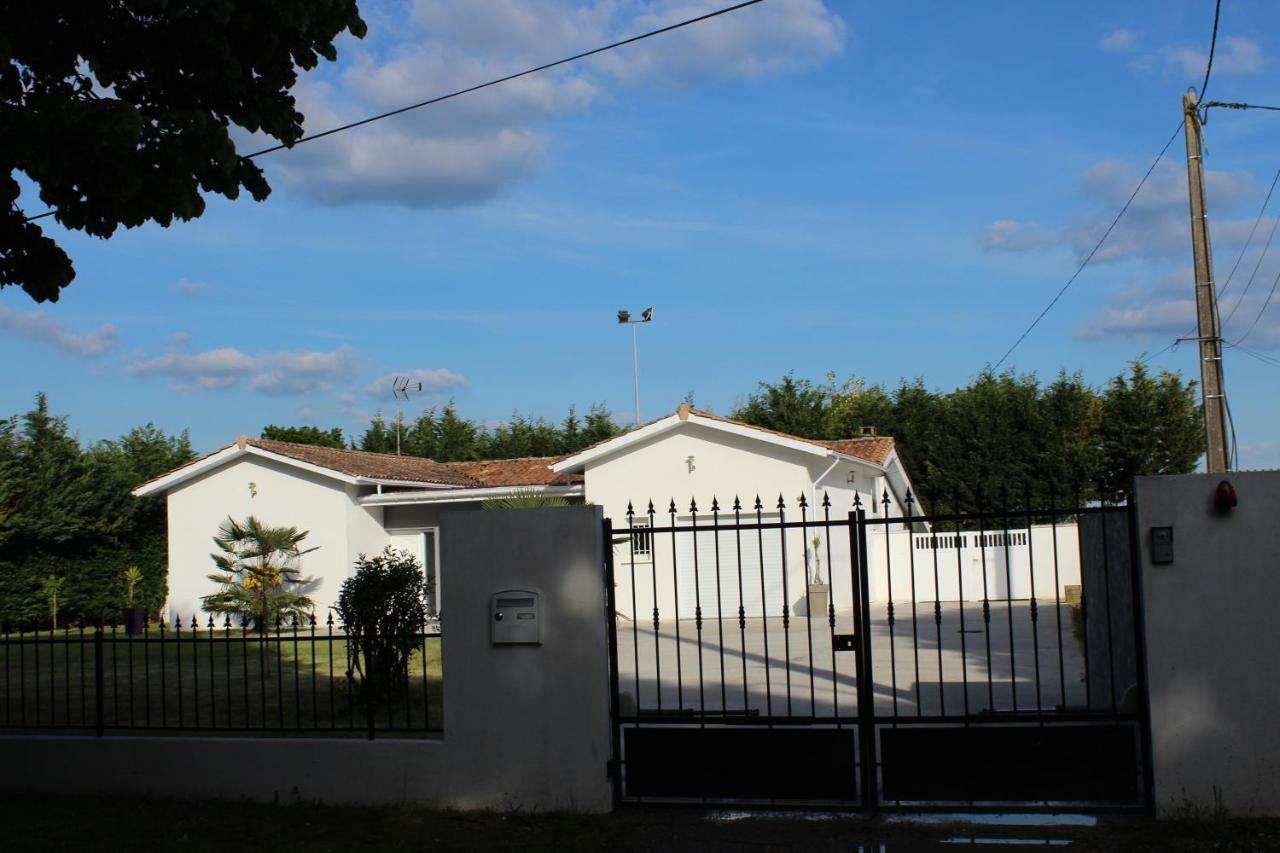 Les Tresors De Lizzie Hotel Coutras Luaran gambar