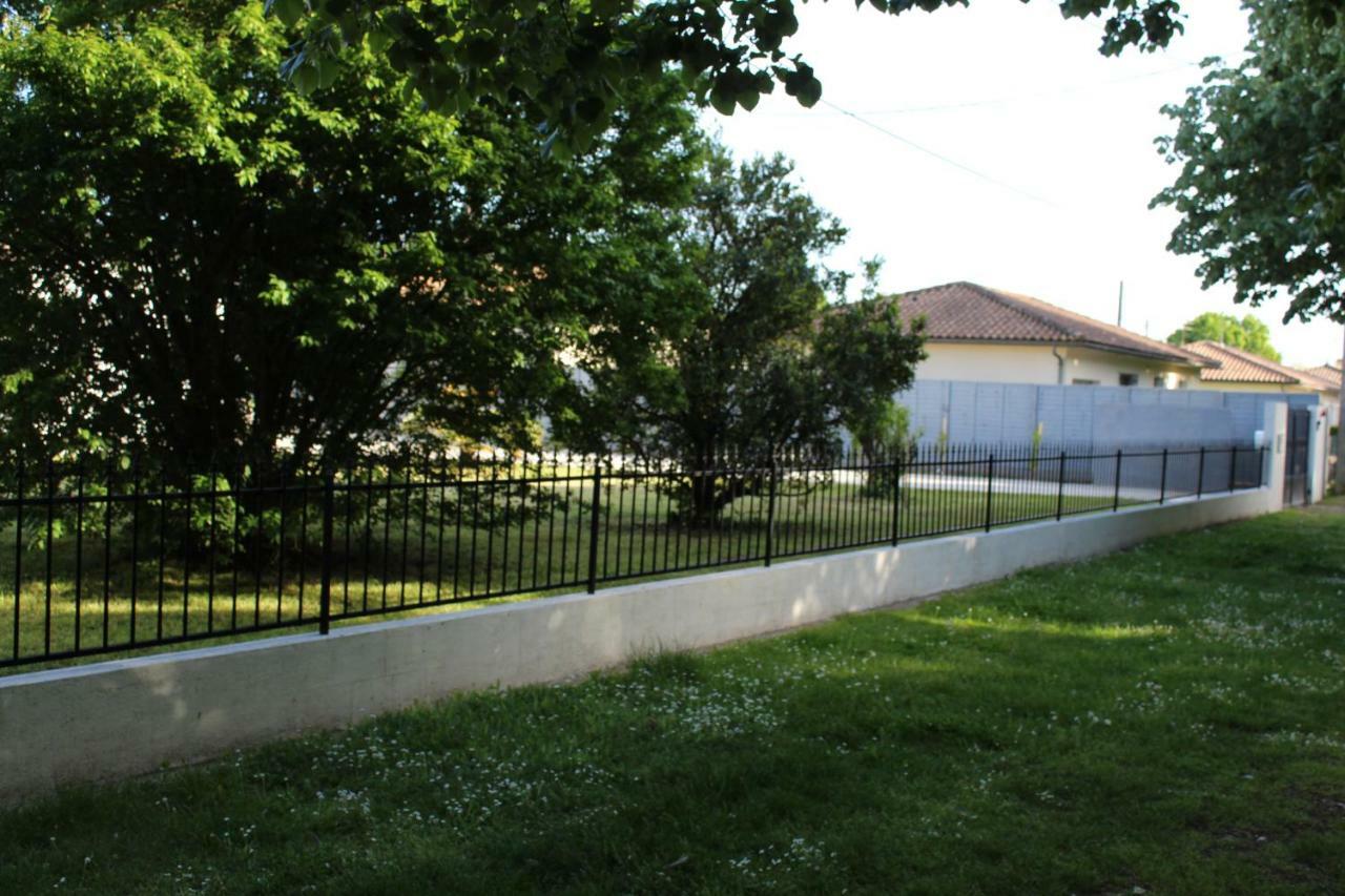 Les Tresors De Lizzie Hotel Coutras Luaran gambar